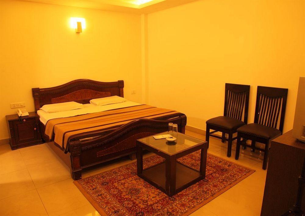 Hotel Lohmod At National Highway 8 - Free Airport Transffer New Delhi Extérieur photo