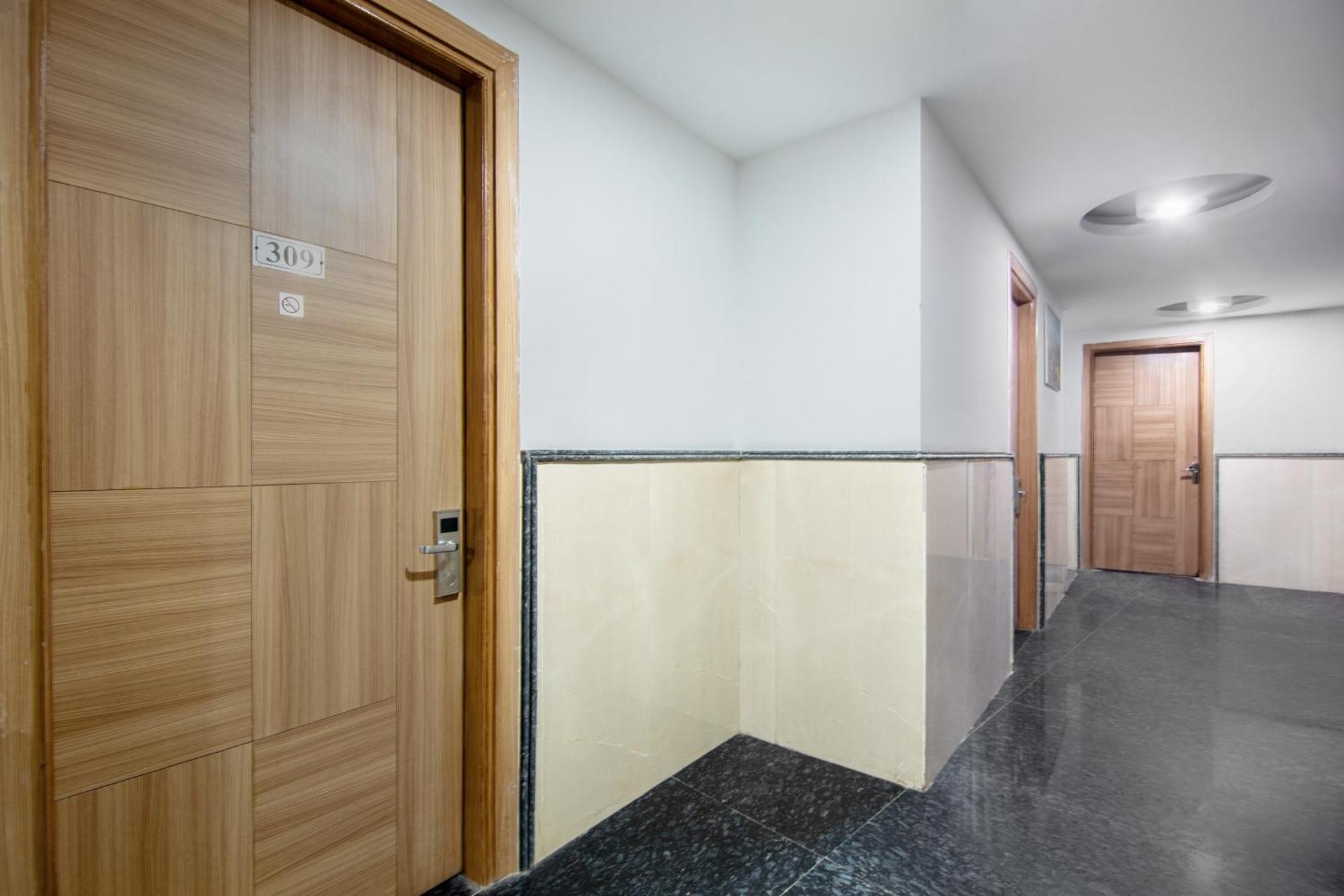 Hotel Lohmod At National Highway 8 - Free Airport Transffer New Delhi Extérieur photo