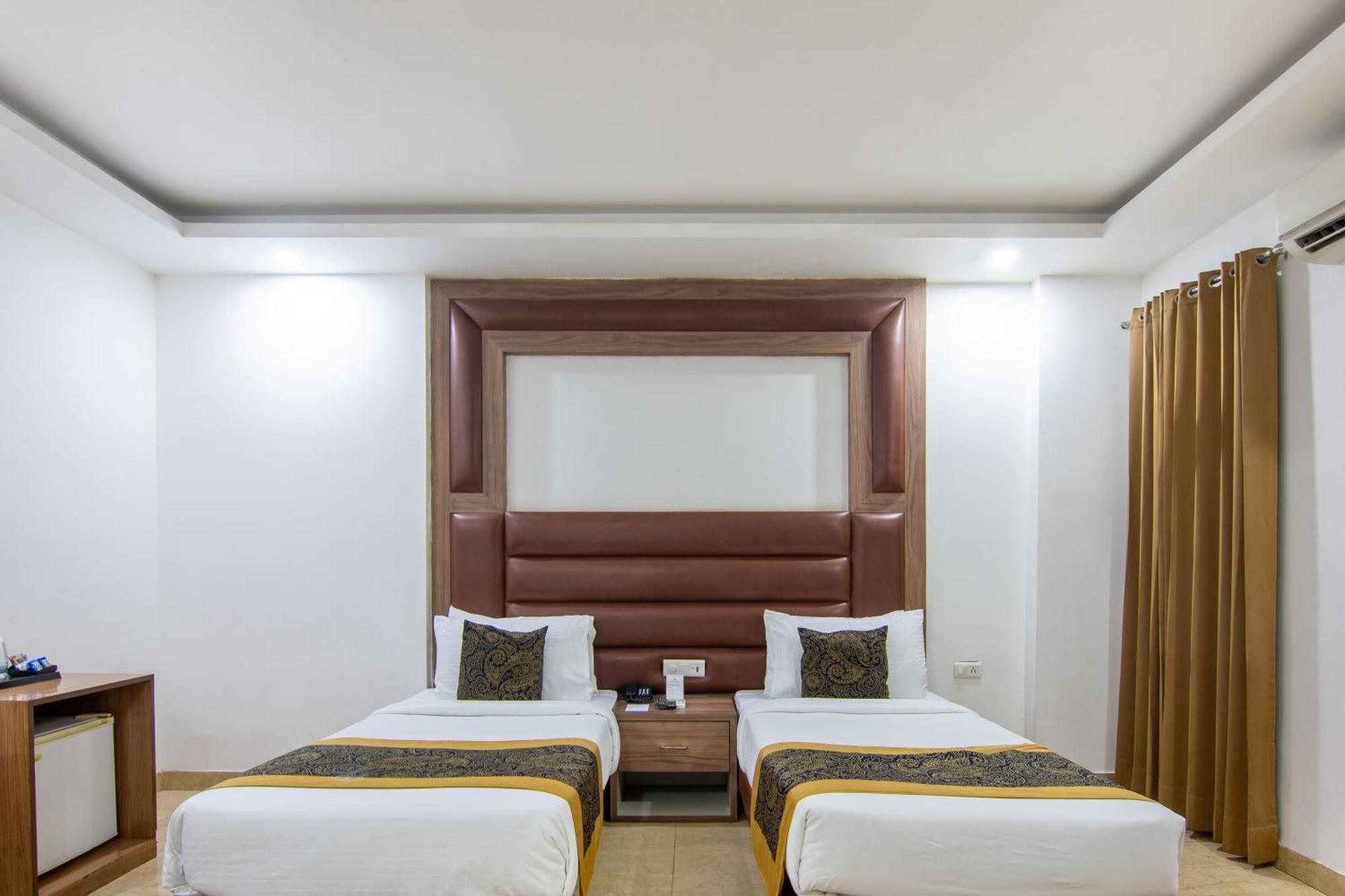 Hotel Lohmod At National Highway 8 - Free Airport Transffer New Delhi Extérieur photo