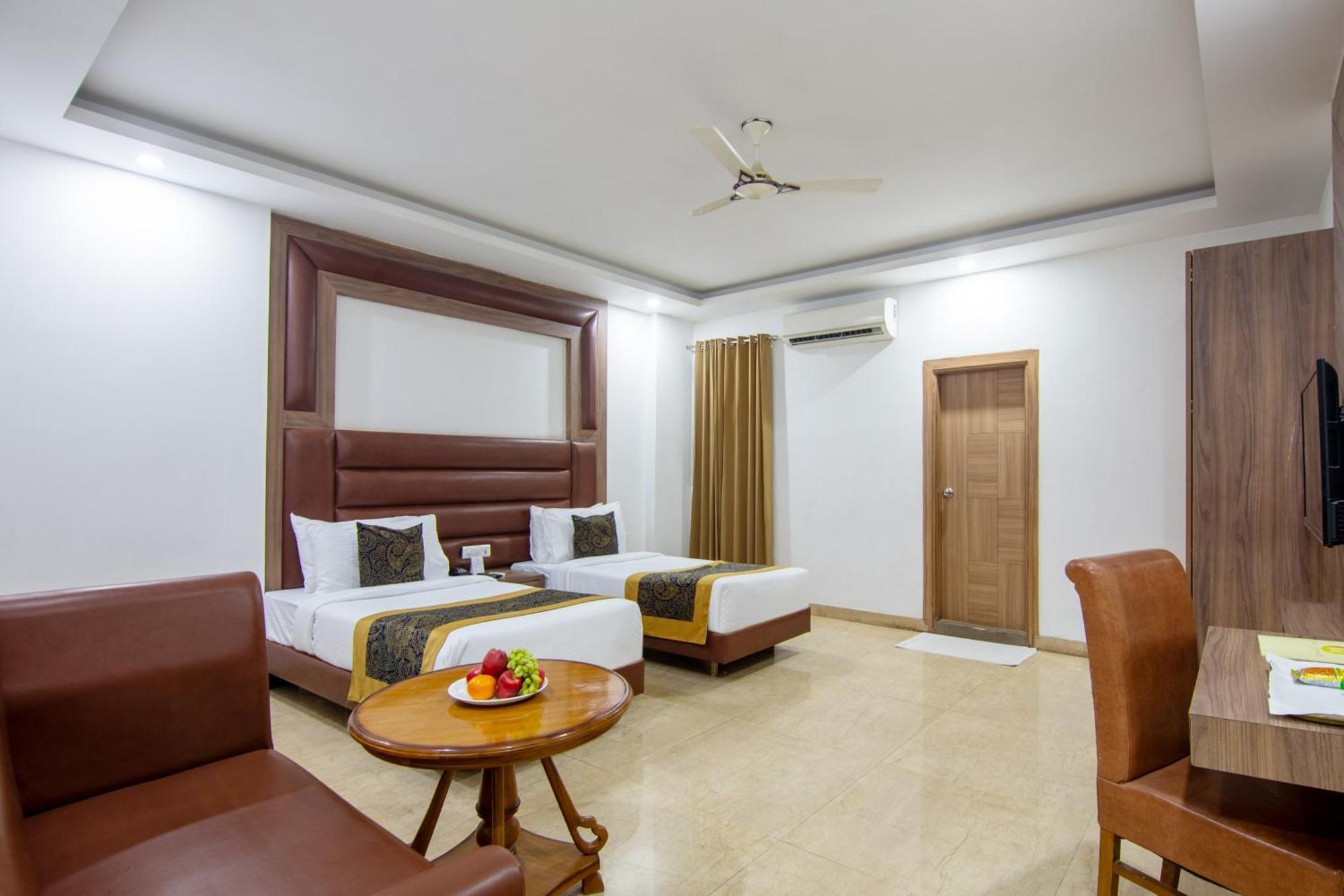 Hotel Lohmod At National Highway 8 - Free Airport Transffer New Delhi Extérieur photo