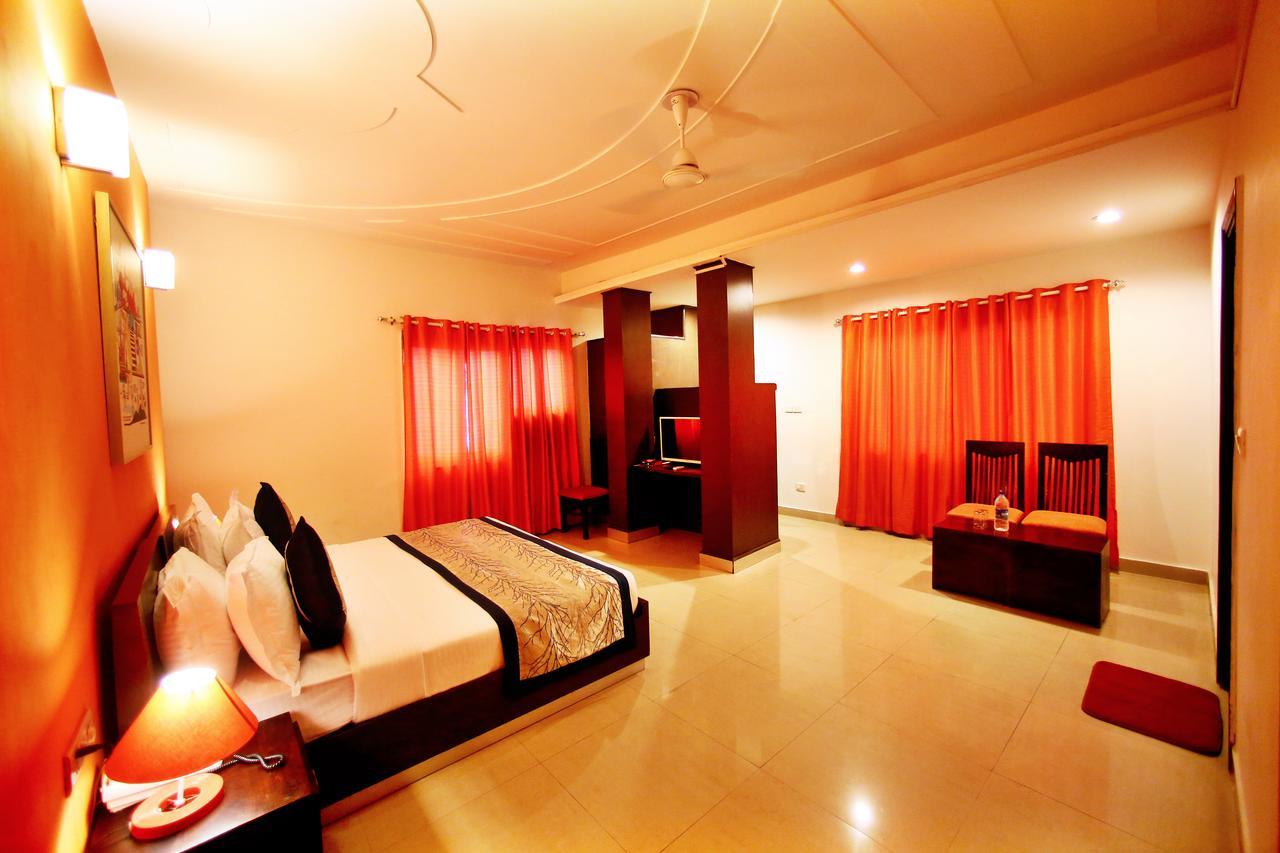 Hotel Lohmod At National Highway 8 - Free Airport Transffer New Delhi Extérieur photo